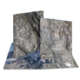Felsformationen mit verschiedenen Texturen und Farben, die eine natürliche Landschaft darstellen. Im Hintergrund sind Berge und Täler sichtbar.