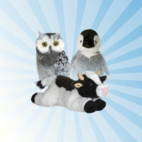 Blauer Strahlenhintergrund mit Eule, Pinguin und Kuh als Kuscheltier von Aurora