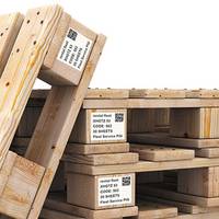 Palettenfuss Etiketten auf rauen Holzpaletten