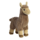 Plüschlama mit braunem Fell und hellen Akzenten, steht aufrecht und hat einen freundlichen Gesichtsausdruck.