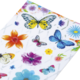 Bunte Aufkleber mit verschiedenen Schmetterlingen und Blumen in lebhaften Farben auf weißem Hintergrund.