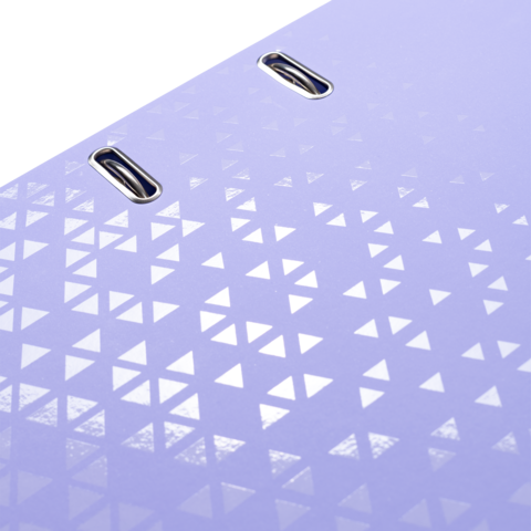 Lila Oberfläche mit einem geometrischen Muster aus kleinen, glänzenden Dreiecken und zwei Öffnungen für Anschlüsse.