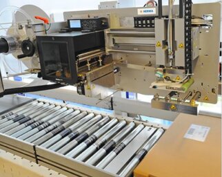 HERMA InNo-Liner, Linerless Etiketten, Karton Obenauf-Etikettierung