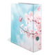 Ein Ordner mit einem blauen Hintergrund, verziert mit rosa Blüten und Schmetterlingen.